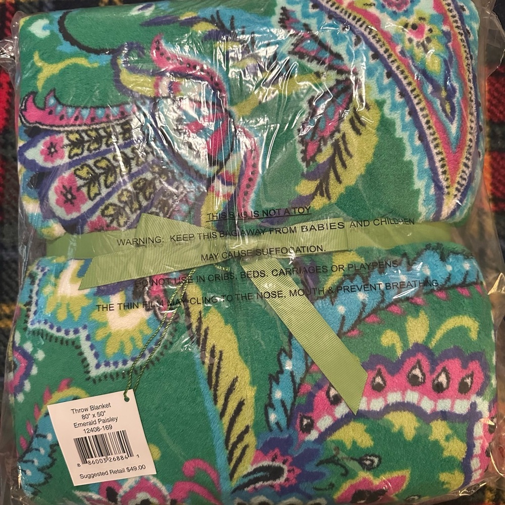 NWT HTF Vera Bradley Emerald Paisley Green Plush Throw Blanket